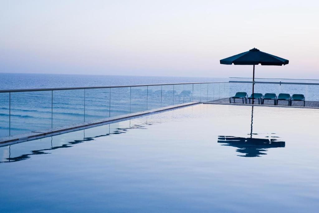 Share Suites Hotel Bat-Yam بات يام المظهر الخارجي الصورة